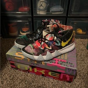 Good condition Kyrie kybrid “what the”